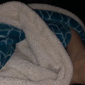 Super soft medium size throw